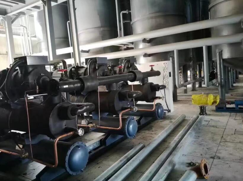 water cooled screw chiller.jpg